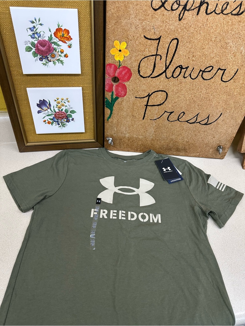 Under Armour Freedom Boys XL T-Shirt - Olive Green